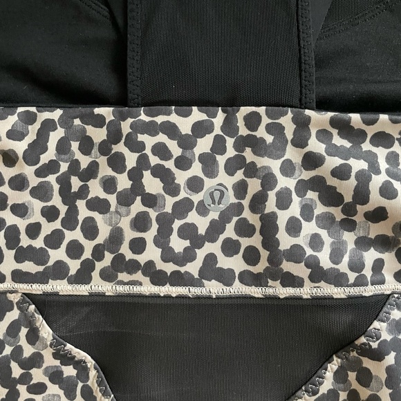 Lululemon Leopard Top with a Built-in Bra Size 4 - Picture 5 of 7
